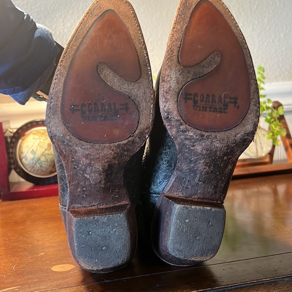 Charcoal black CORRAL boots with marbling and cross design - Picture 10 of 11